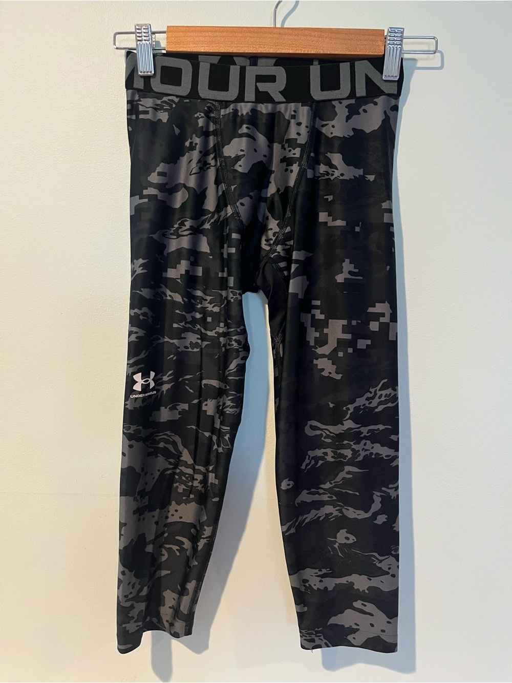 Under Armour Boys HeatGear Fitted Camo Compression Leggings, Size Youth Medium